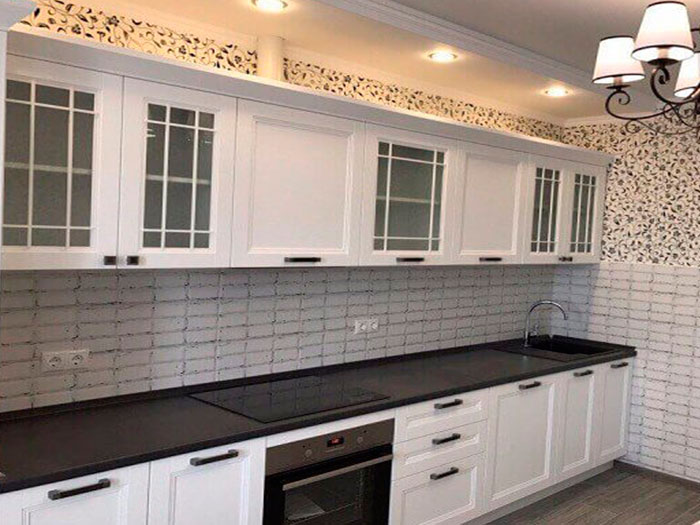 кухня с МДФ фасадами красного цвета